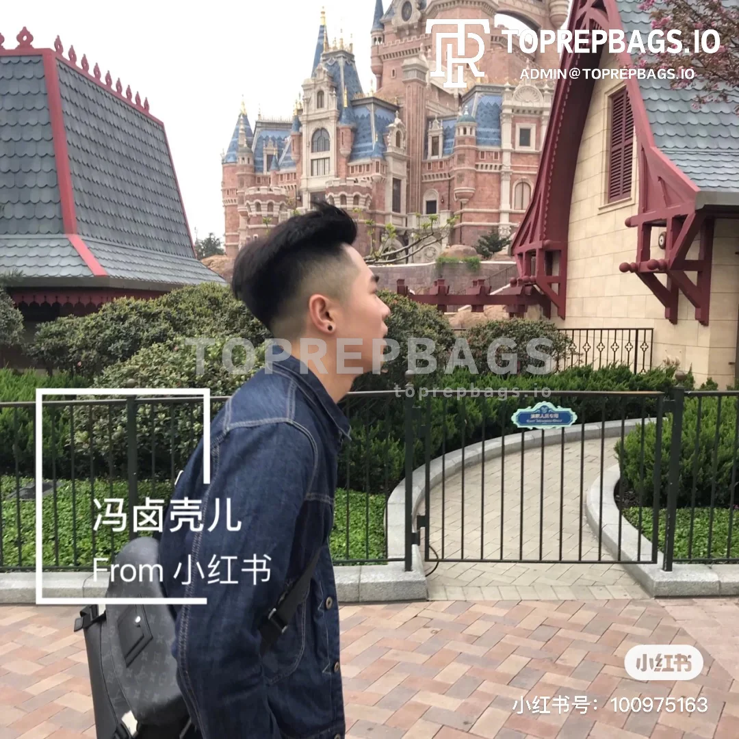 a1609321933527_3530 Louis Vuitton Voyager Messenger in Black