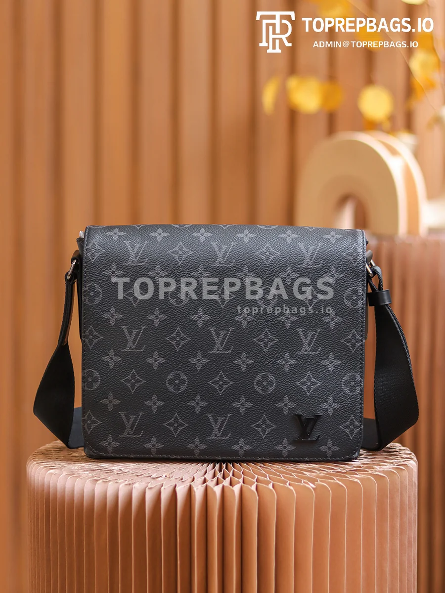 a1627890194564_7023 Louis Vuitton District PM Messenger in Black