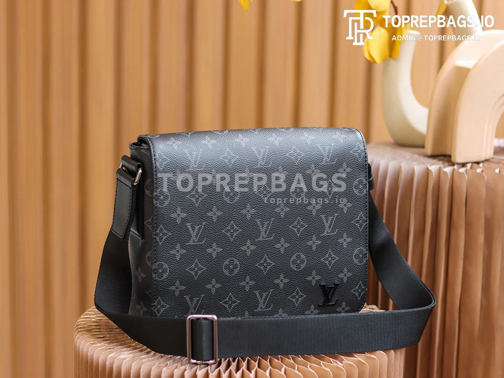 a1627890194573_8831 Louis Vuitton District PM Messenger in Black