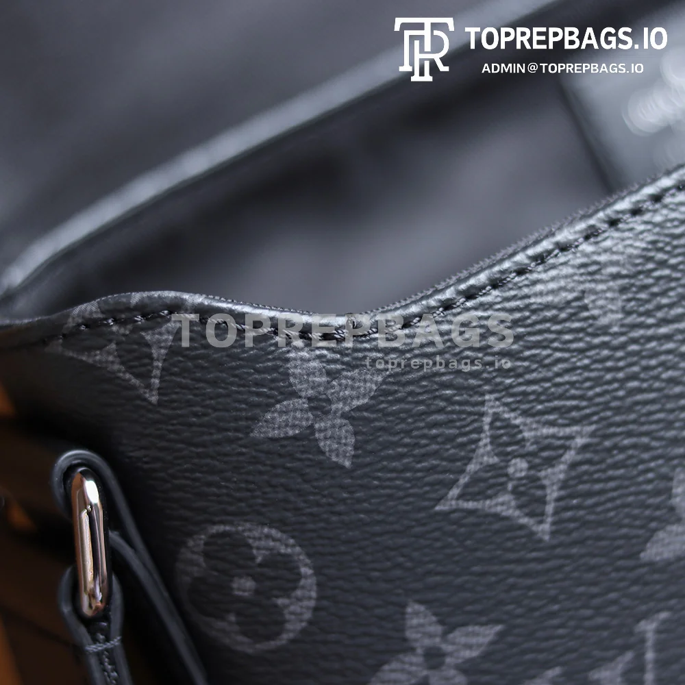 a1627890315102_1544 Louis Vuitton District PM Messenger in Black