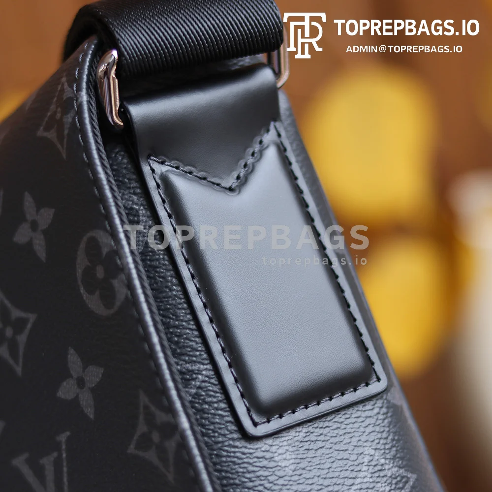 a1627890315103_3732 Louis Vuitton District PM Messenger in Black