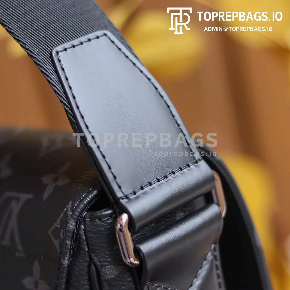 a1627890315103_8521 Louis Vuitton District PM Messenger in Black