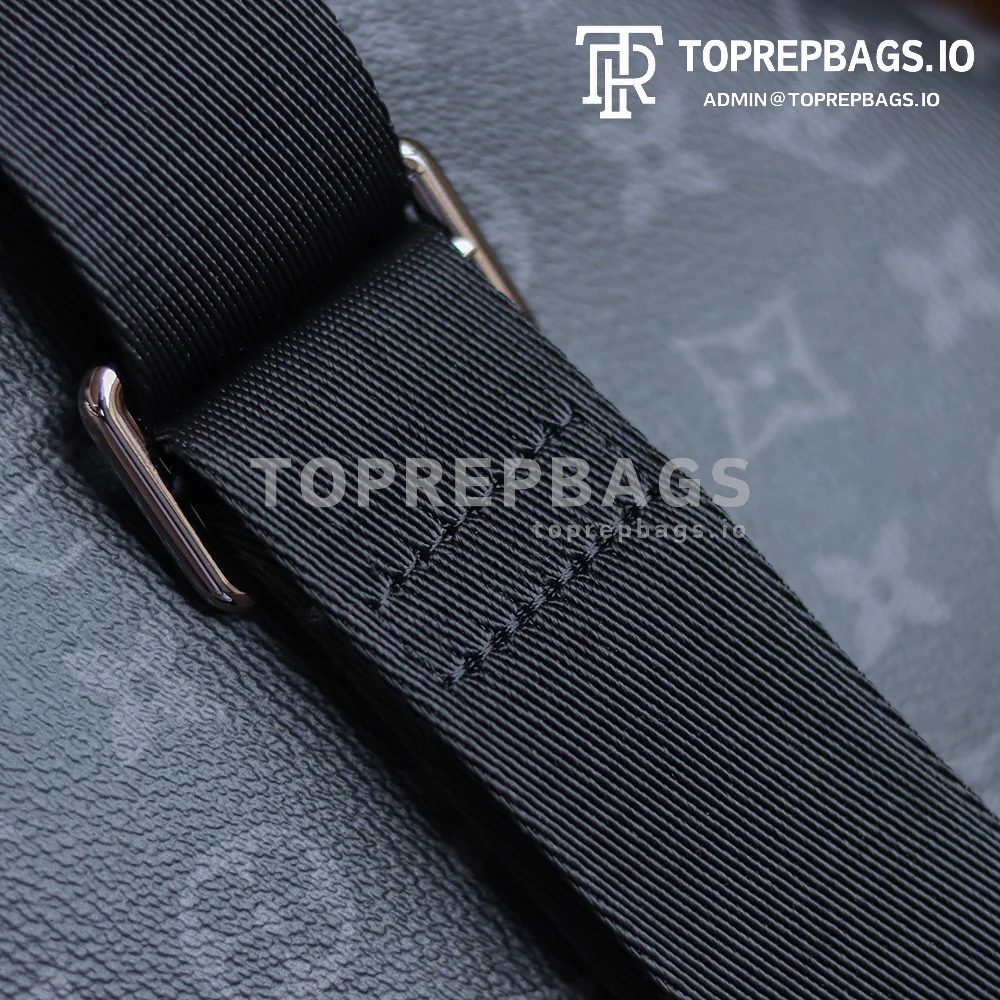 a1627890315105_1571 Louis Vuitton District PM Messenger in Black
