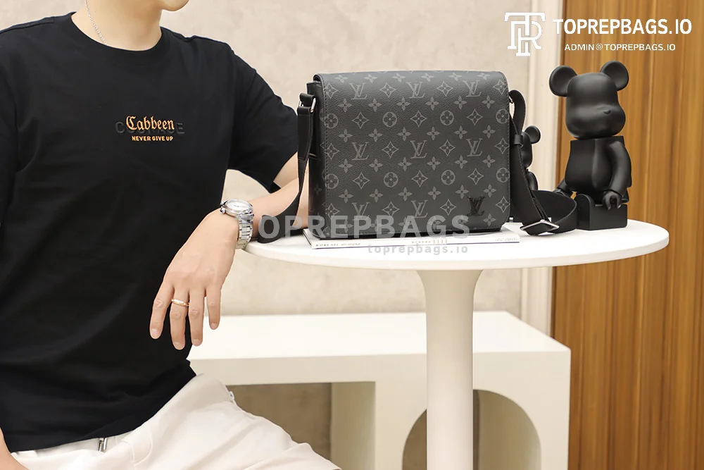 a1627890423285_2481 Louis Vuitton District PM Messenger in Black