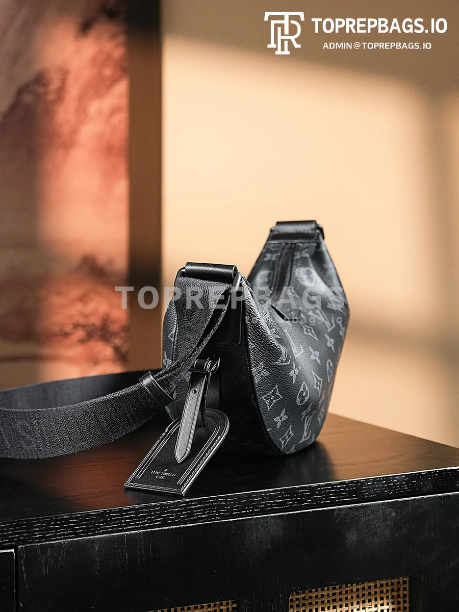 a1720941678817_5354 Louis Vuitton Hamac Small in Black