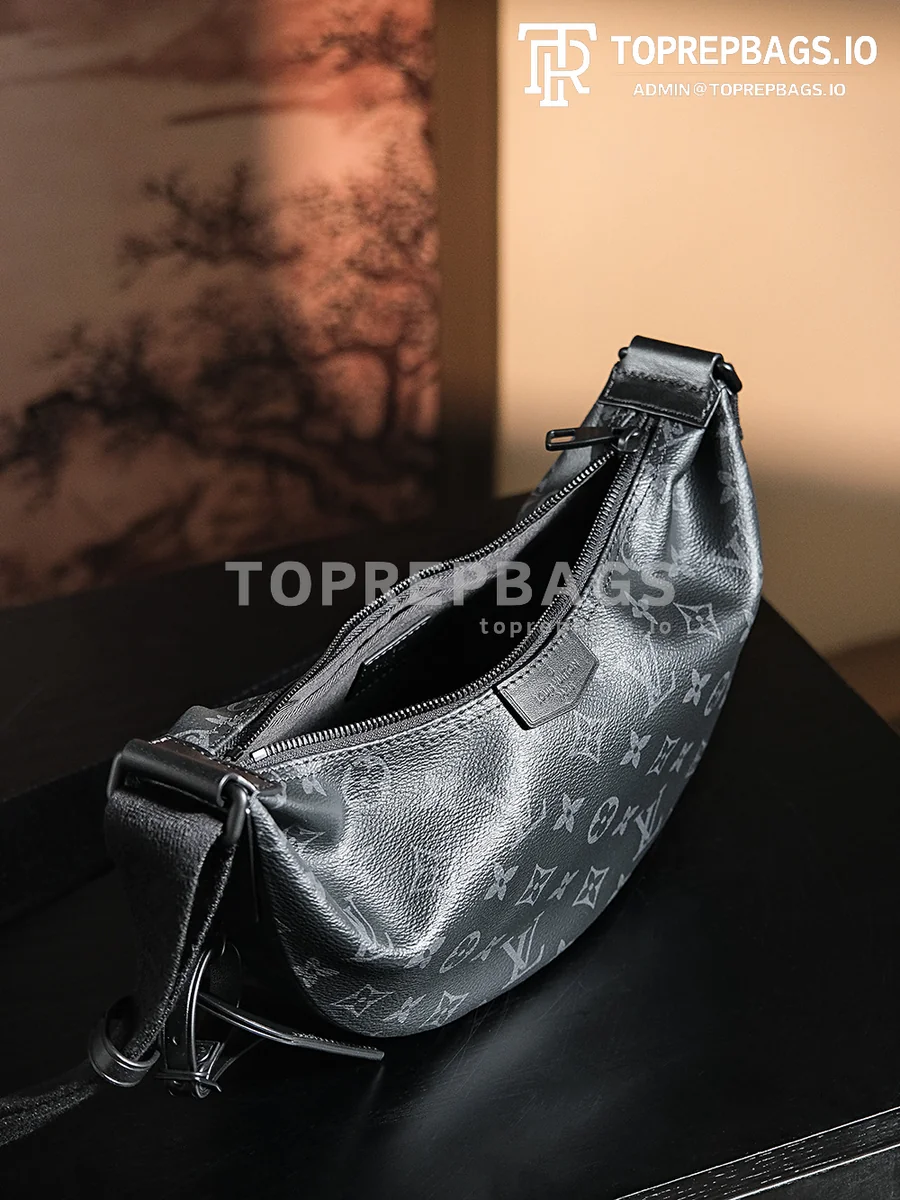 a1720941703465_3032 Louis Vuitton Hamac Small in Black
