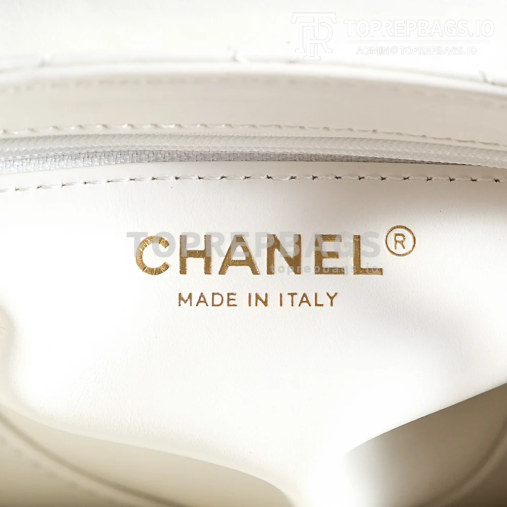 a1721230479703_7864 Chanel Kelly in White