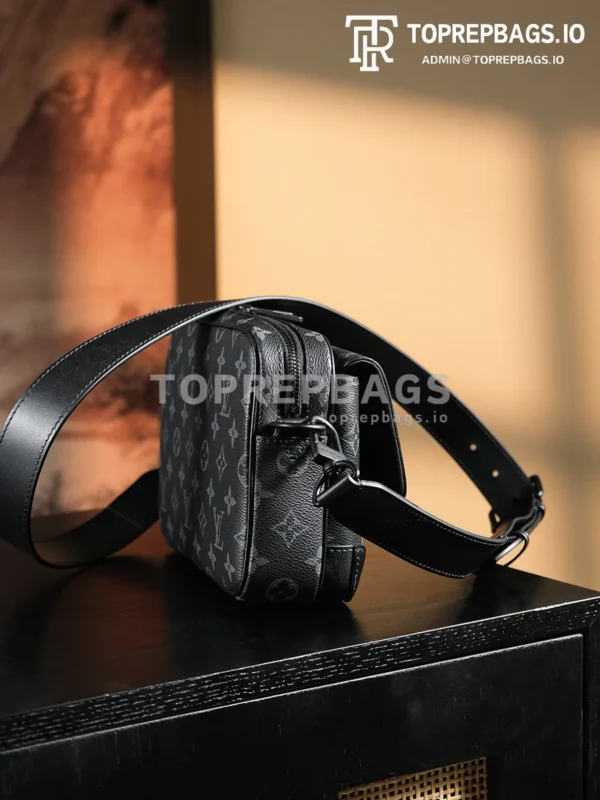 a1722427812679_2813 Louis Vuitton Steamer Messenger in Black