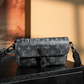 Louis Vuitton Montsouris Messenger in Black