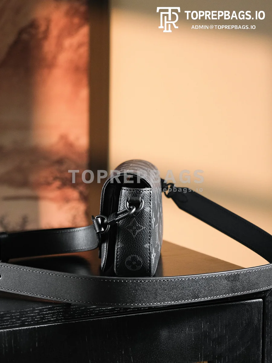 a1724514839973_0425 Louis Vuitton Montsouris Messenger in Black