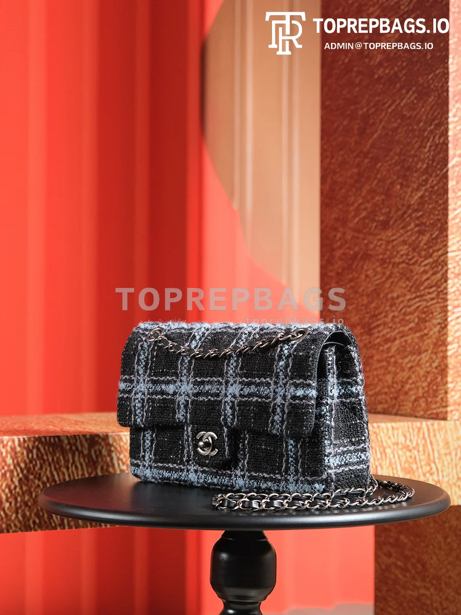a1730878148678_0386 Chanel Classic Flap Medium in Black