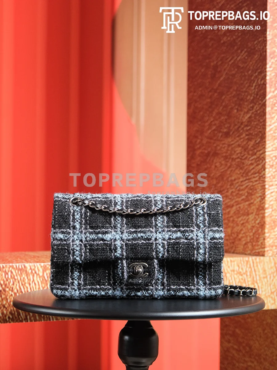 a1730878148689_2865 Chanel Classic Flap Medium in Black