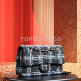 Chanel Classic Flap Medium in Black