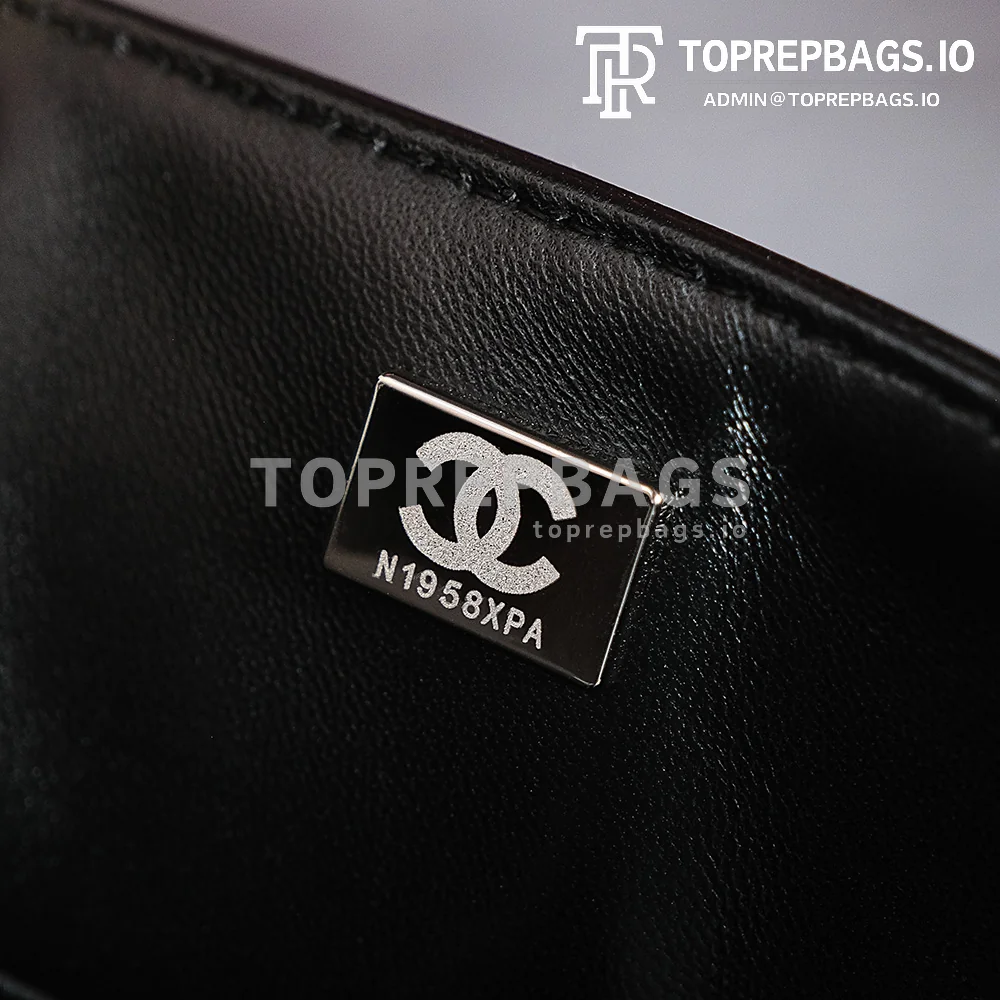 a1730878217610_2371 Chanel Classic Flap Medium in Black