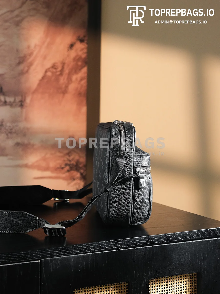 a1733837629498_6583 Louis Vuitton Outdoor Messenger in Black