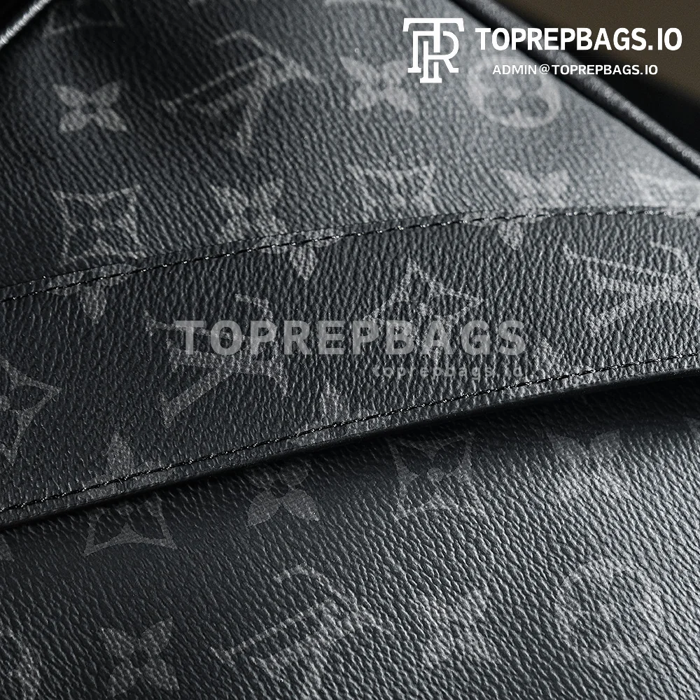 a1733837665131_1258 Louis Vuitton Outdoor Messenger in Black