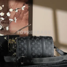 Louis Vuitton Keepall in Black