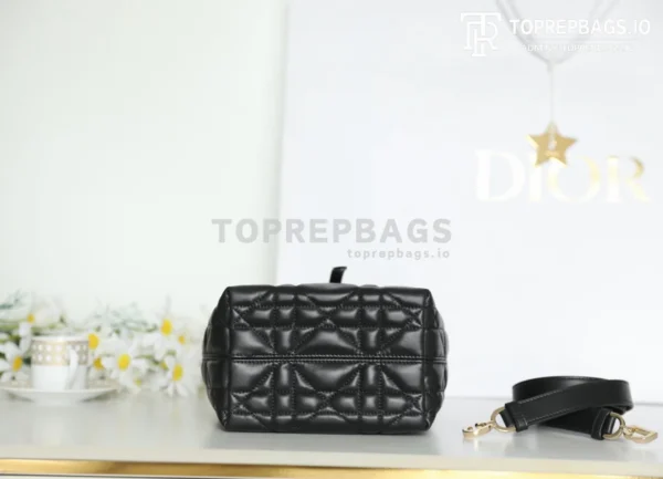 cmp_i1747110674393_2923_0_6 Dior Toujours Vertical in Black