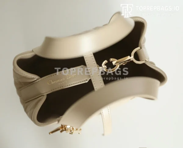 cmp_i1747110736001_5003_0_3 Dior Toujours in Beige