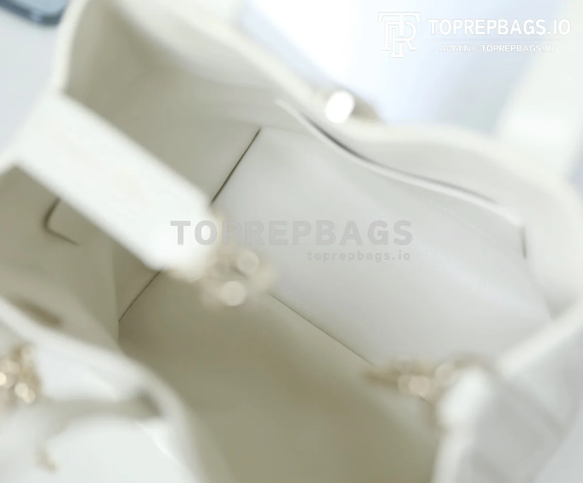 cmp_i1747110877678_7481_0_8 Dior Toujours in White