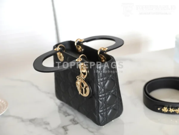 cmp_i1747196305744_1364_0_3 Dior Lady Dior in Black