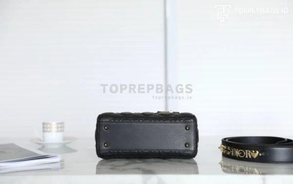 cmp_i1747196305769_2617_0_6 Dior Lady Dior in Black