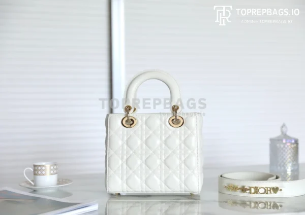 cmp_i1747196637151_431_0_6 Dior Lady Dior in White