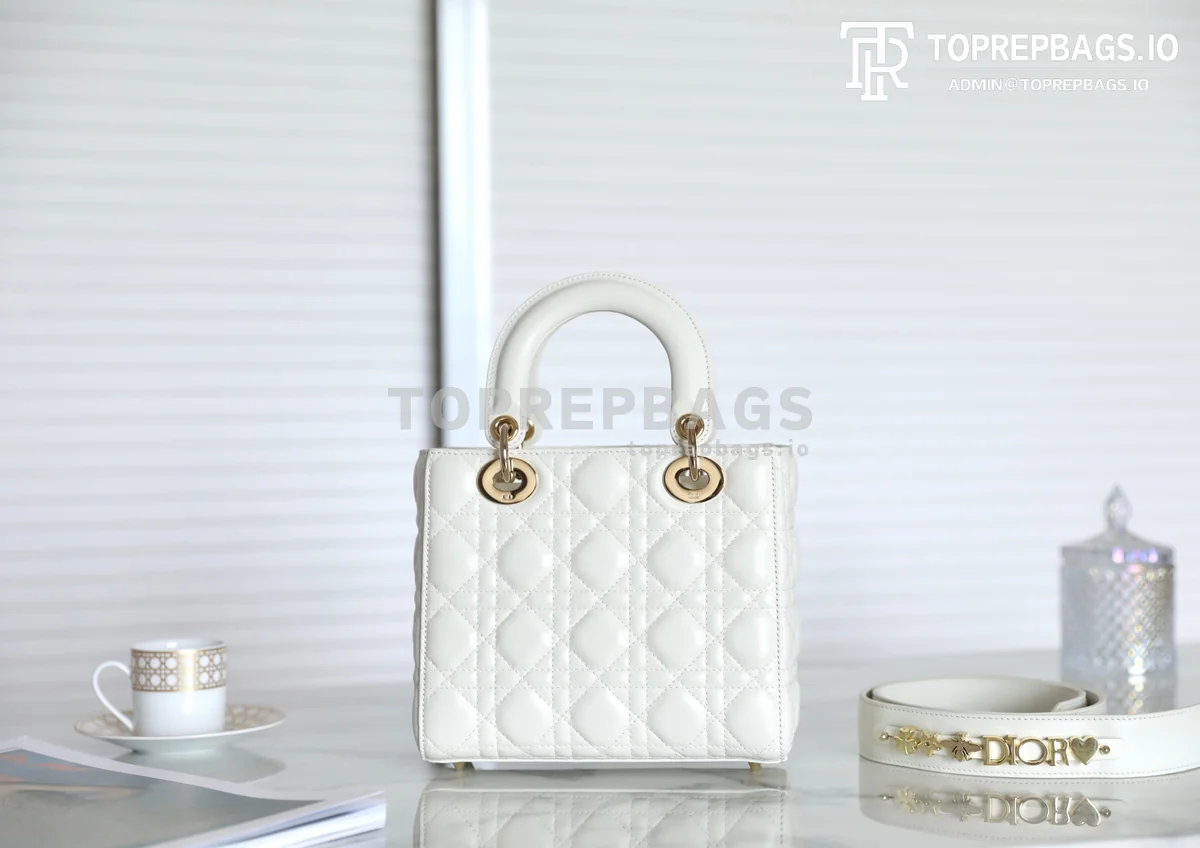 cmp_i1747196637151_431_0_6 Dior Lady Dior in White