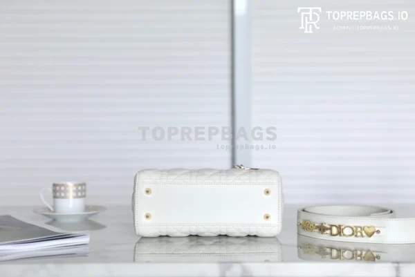 cmp_i1747196637744_905_0_7 Dior Lady Dior in White