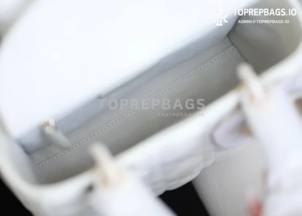 cmp_i1747196693348_5120_0_8 Dior Lady Dior in White