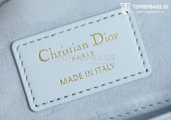 cmp_i1747367263955_3751_0_8 Dior D-Joy in Blue