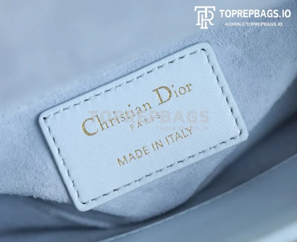cmp_i1747369071020_2874_0_7 Dior D-Joy in Blue