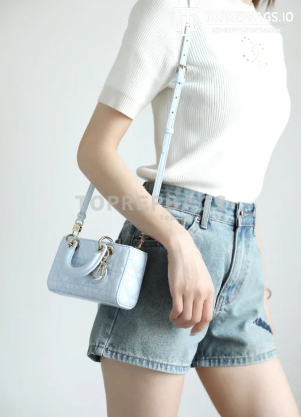 cmp_i1747369305079_8155_0_1 Dior D-Joy in Blue