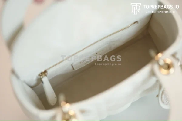 cmp_i1754376310397_9764_0_7 Dior Lady Dior in White
