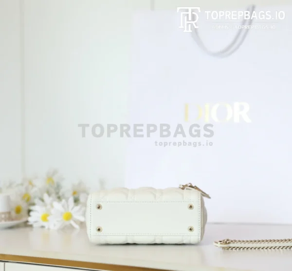 cmp_i1754376314431_4860_0_6 Dior Lady Dior in White