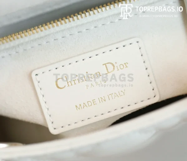 cmp_i1754376314438_4705_0_8 Dior Lady Dior in White
