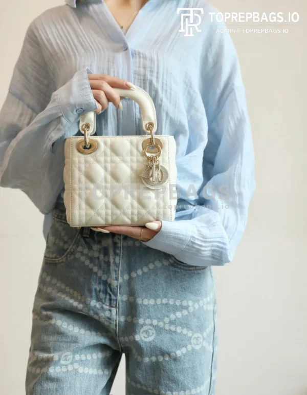 cmp_i1754377331959_5870_0_5 Dior Lady Dior in White