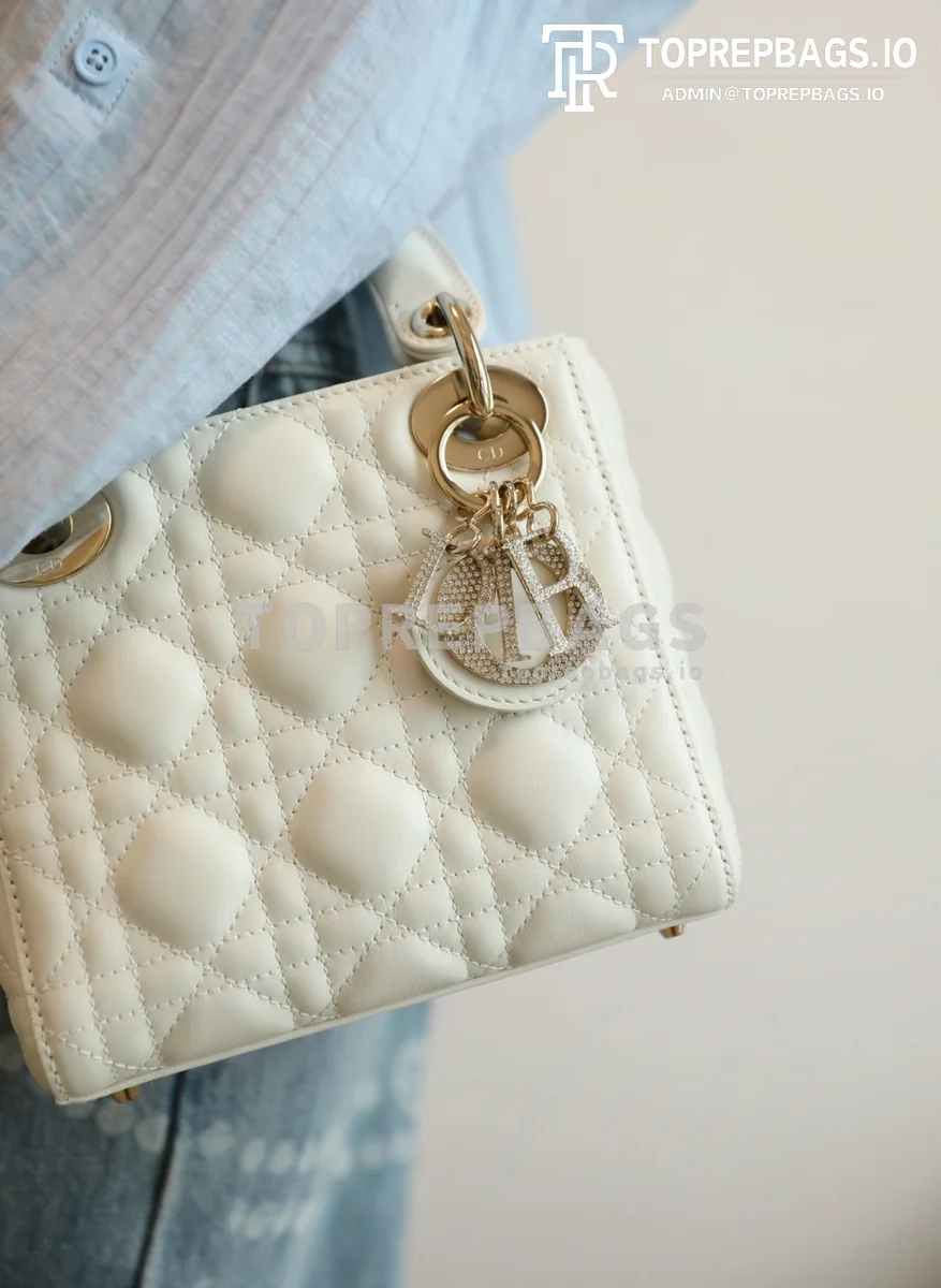 cmp_i1754377334094_5773_0_0 Dior Lady Dior in White