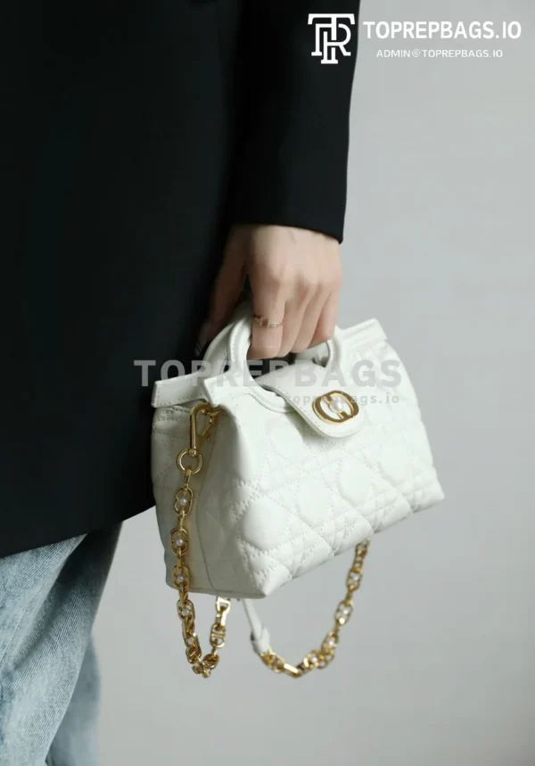 cmp_i1762417426033_4941_0_1 Dior Jolie Top Handle in White