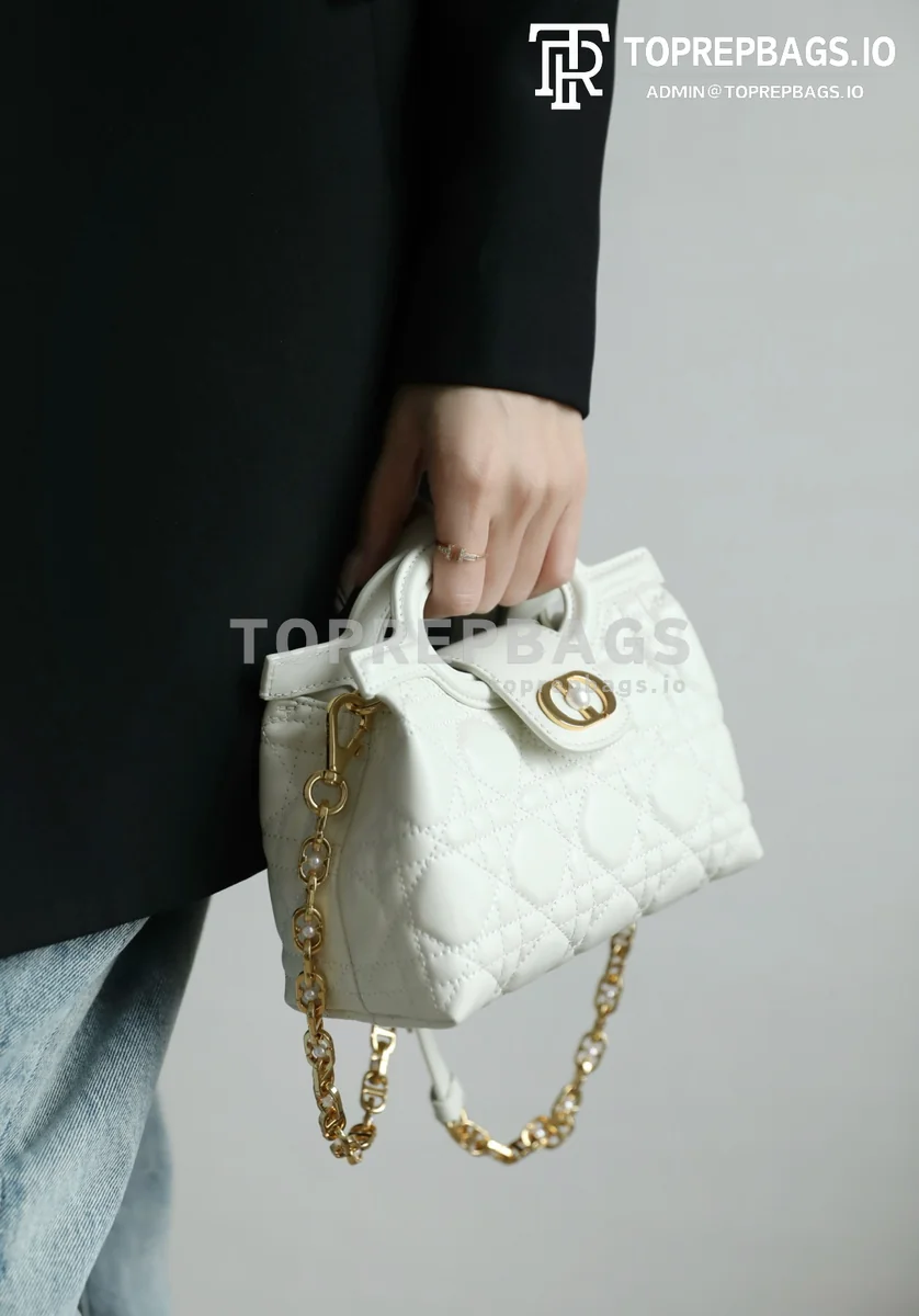 cmp_i1762417426033_4941_0_1 Dior Jolie Top Handle in White