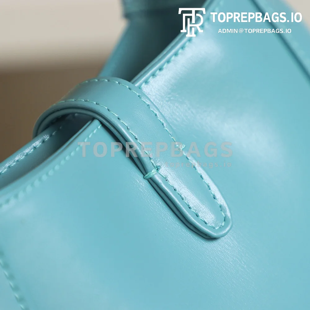 i1625473240_385_4 Gucci Jackie 1961 Mini in Blue