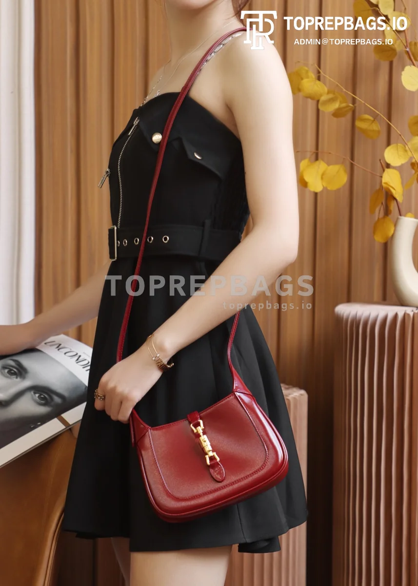 i1625481366_3075_7 Gucci Jackie 1961 Mini in Red
