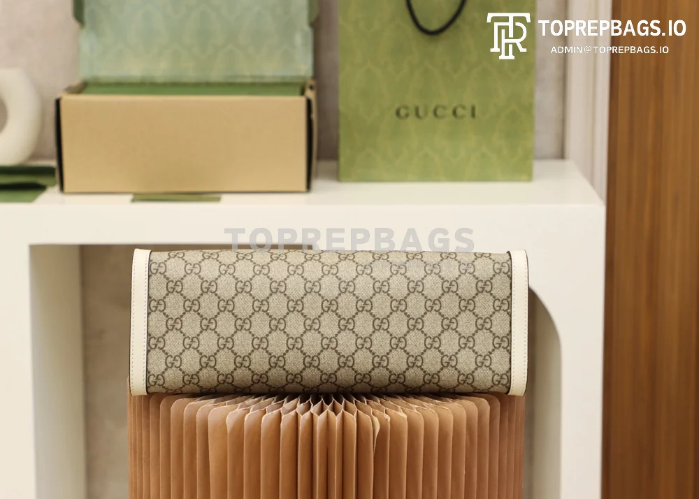 i1636279805_1129_8 Gucci Padlock Medium in Beige