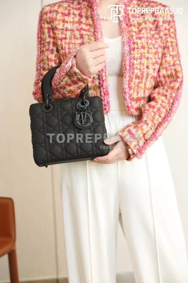i1640325674_544_2 Dior Lady Dior in Black