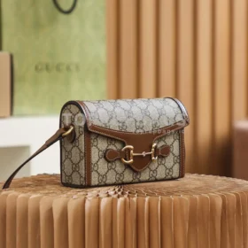 Gucci 1955 Horsebit in Beige