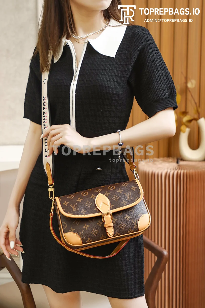 i1653241757_6068_0 Louis Vuitton Diane Hobo in Brown