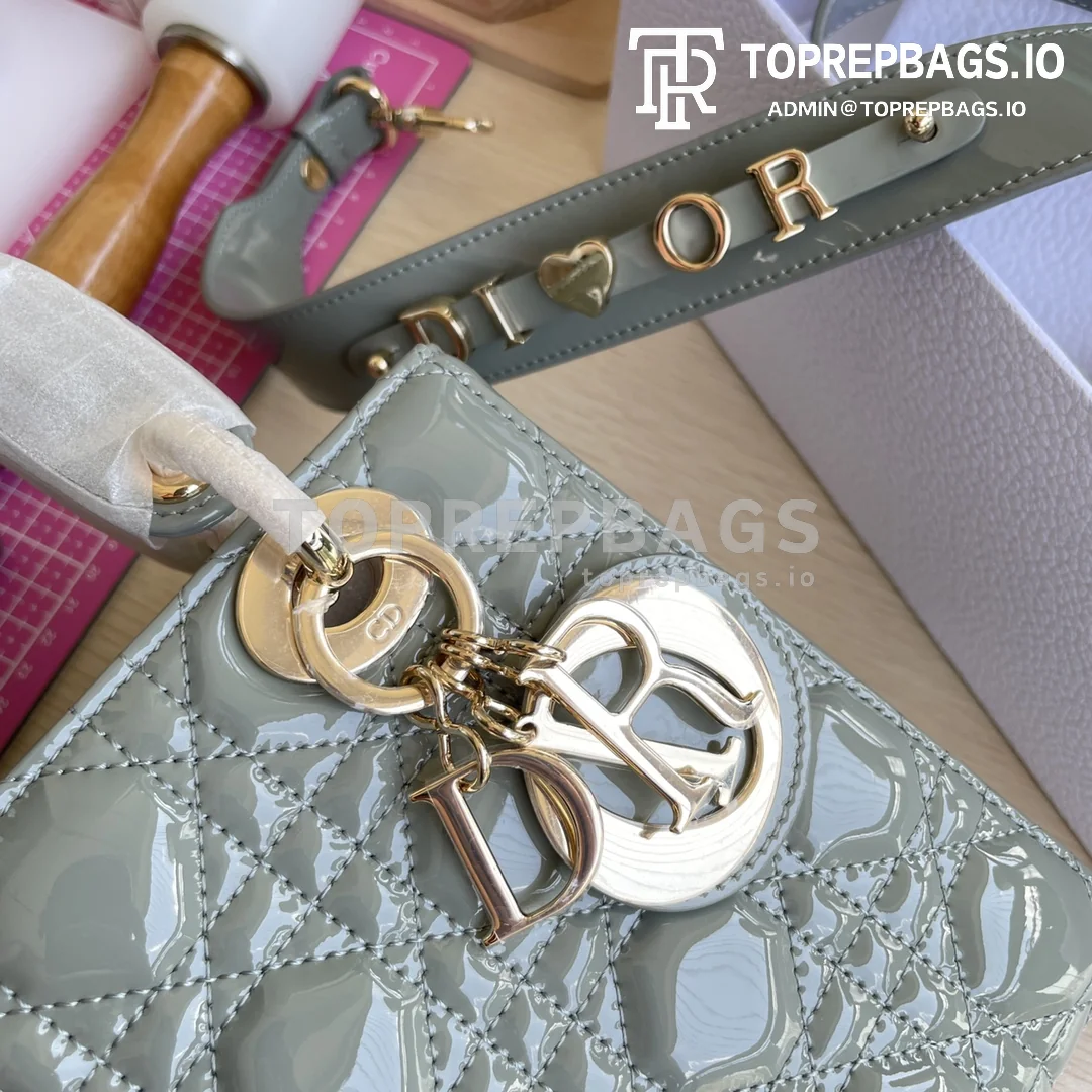 i1659413318_215_2 Dior D-Joy in Grey