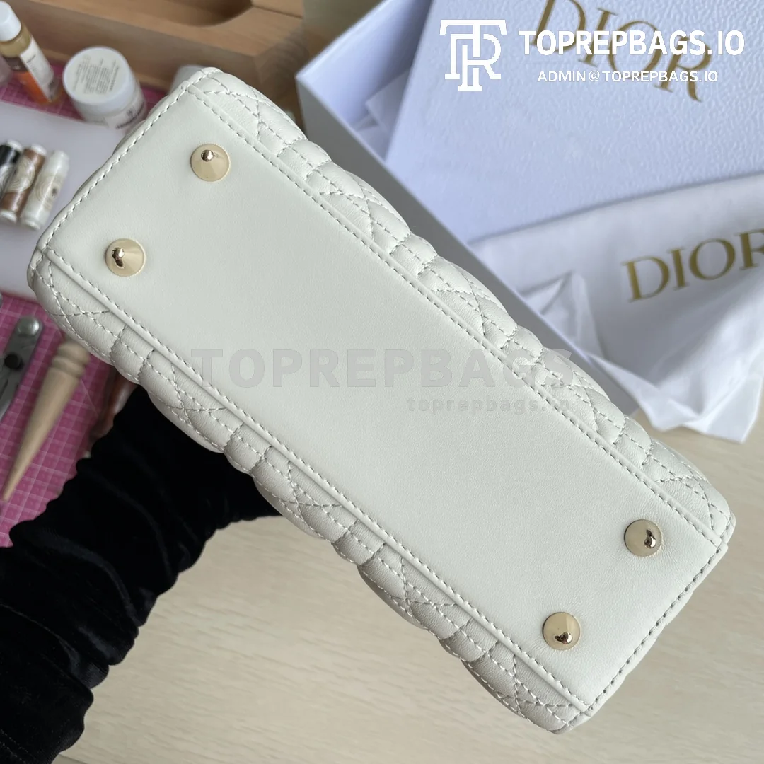 i1659586059_281_4 Dior D-Joy in White