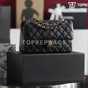 Chanel Classic Flap Small in Black