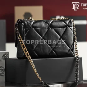 Chanel 19 Bag Medium in Black